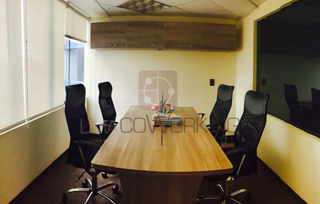 Lima coworking, espacio muy formal para atender a tus clientes y trabajar.