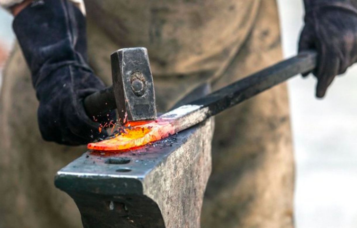 Nave industrial compartida en alquiler con un herrero tradicional