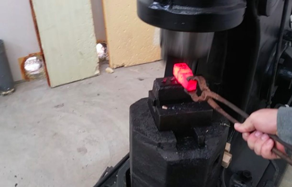 Nave industrial compartida en alquiler con un herrero tradicional