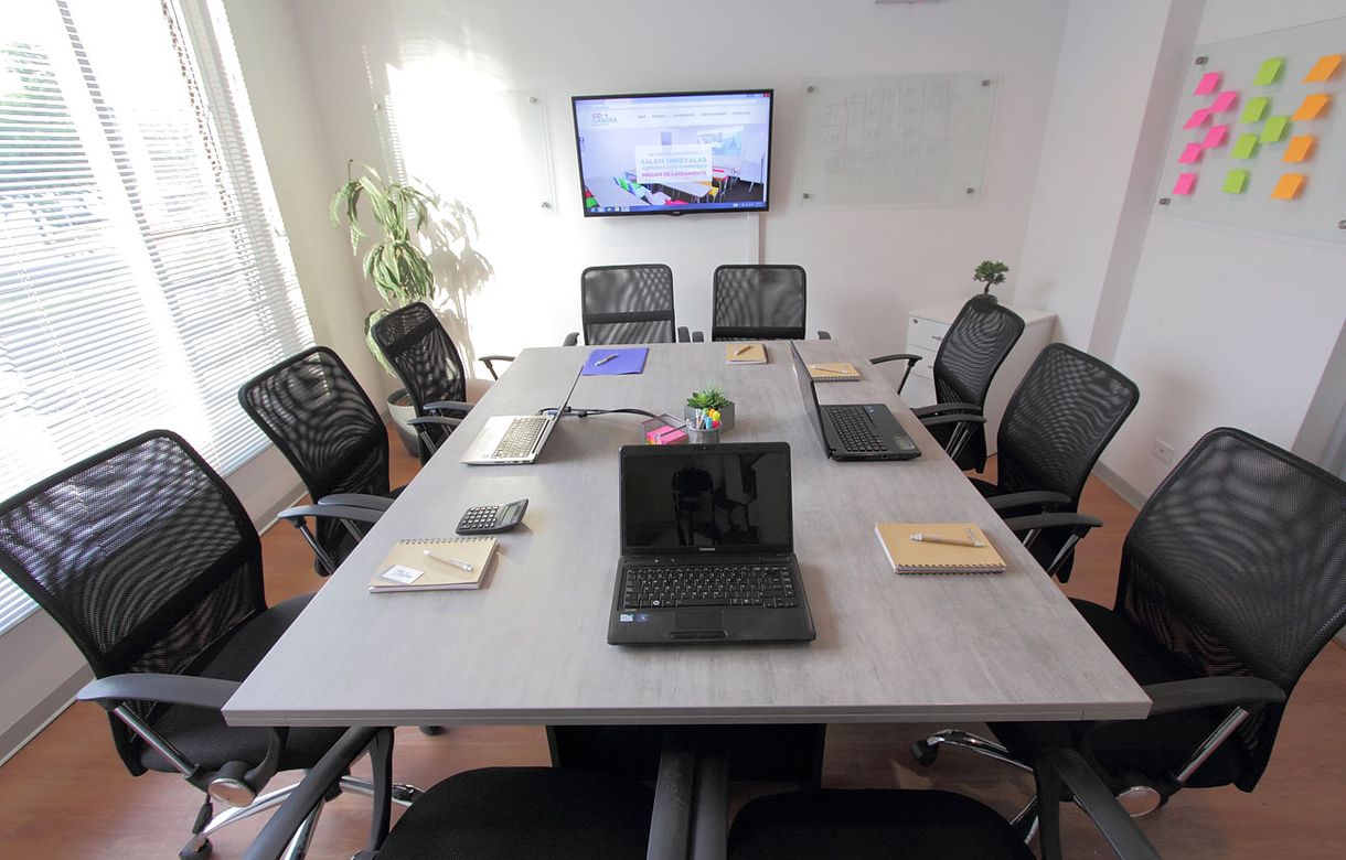 Sala de reuniones, coworking y oficinas privadas en alquiler en Lima