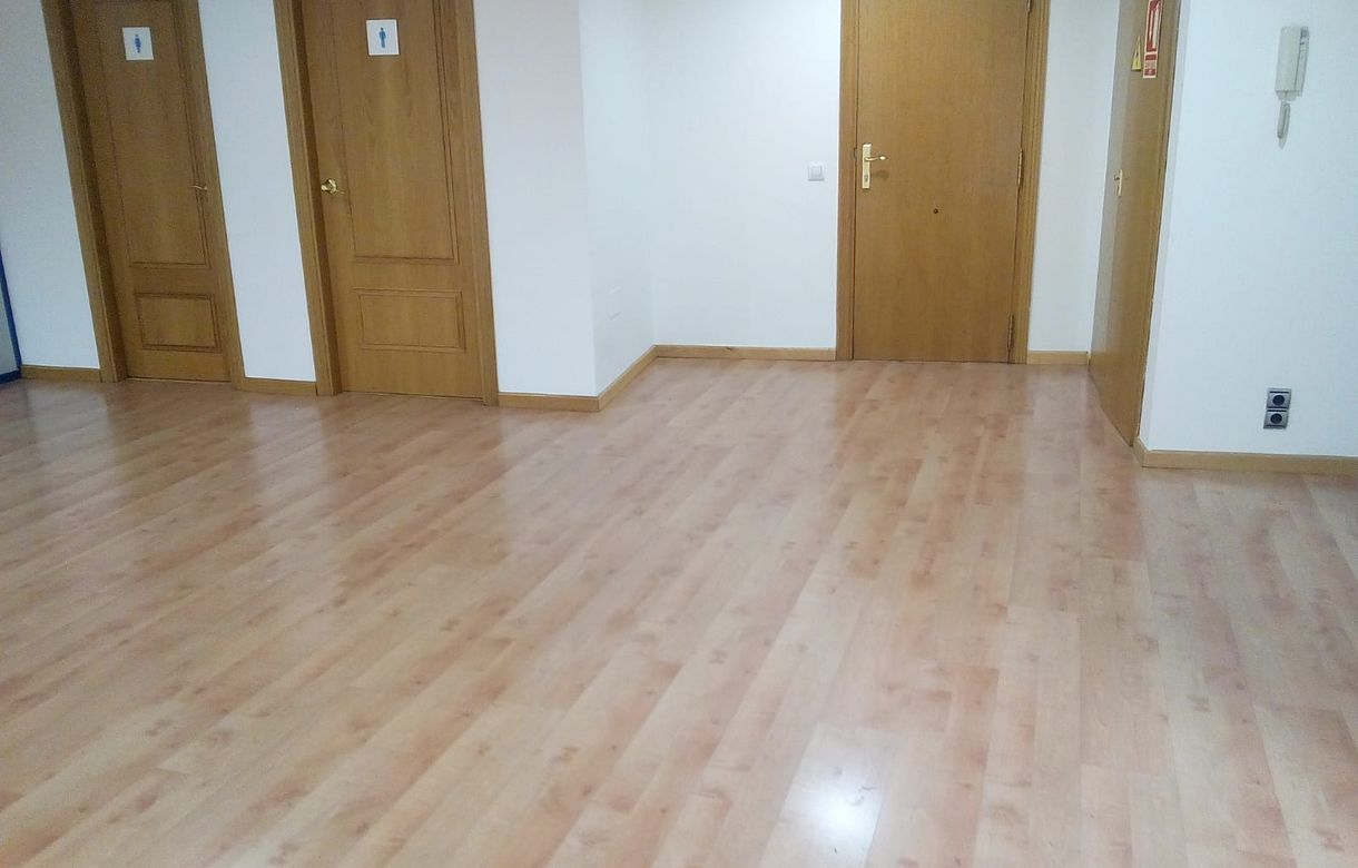 Se alquilan despachos independientes en la plaza del Ayuntamiento