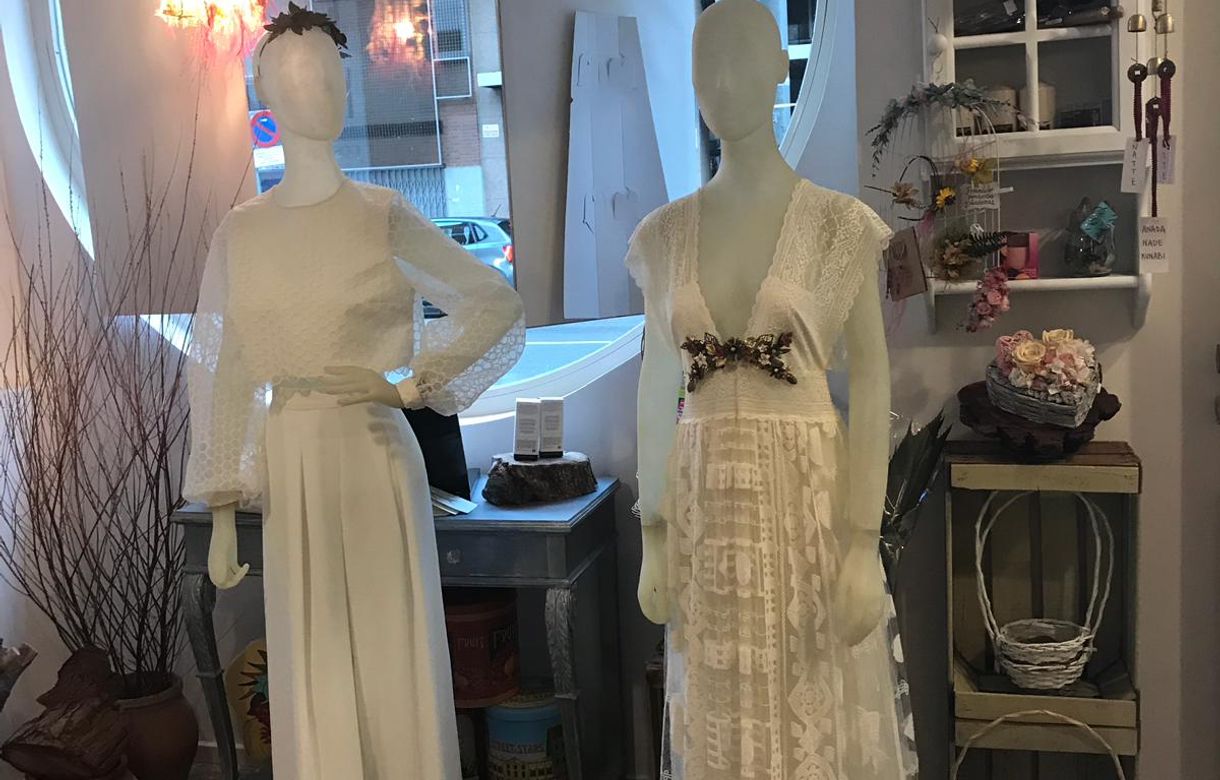 Se alquila zona de trabajo taller/oficina compartido con taller de arte floral y centro de estética