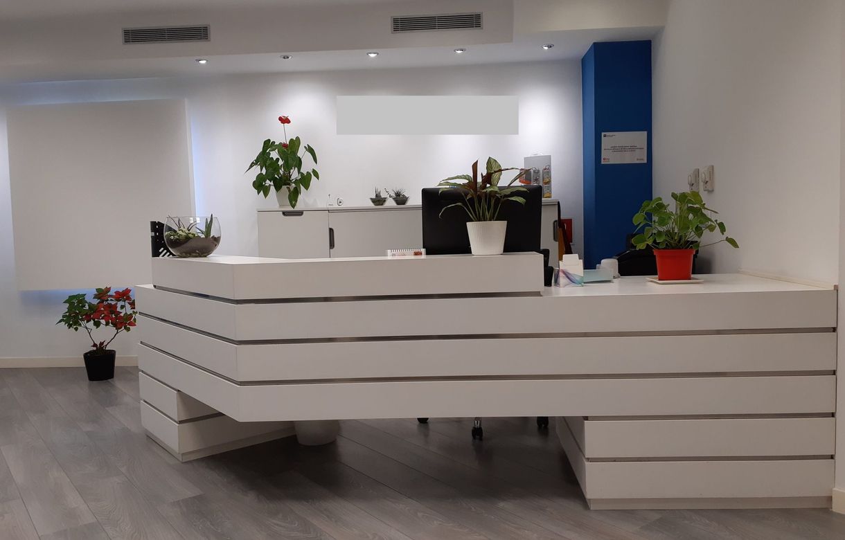 Alquiler consultas medicas | Consulta en el centro de Barcelona con grandes ventanales