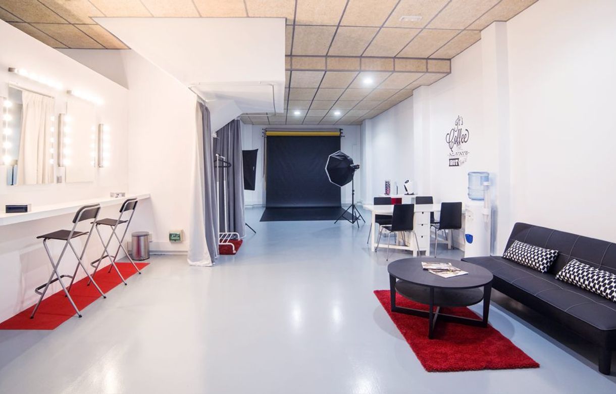Alquiler de plató para foto y vídeo en Barcelona | Shoot&Flash