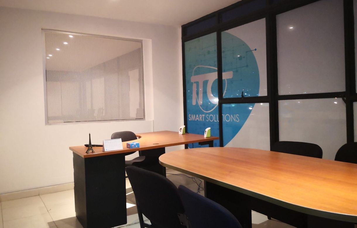 Oficina en Bogota + sala de capacitación en alquiler