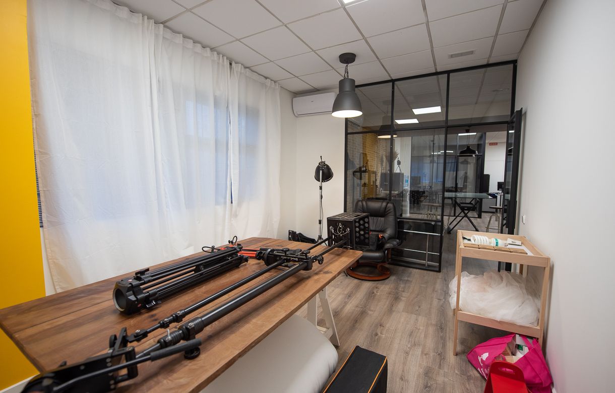 Alquiler en Pozuelo de Alarcón | Estudio fotográfico + Sala de reuniones