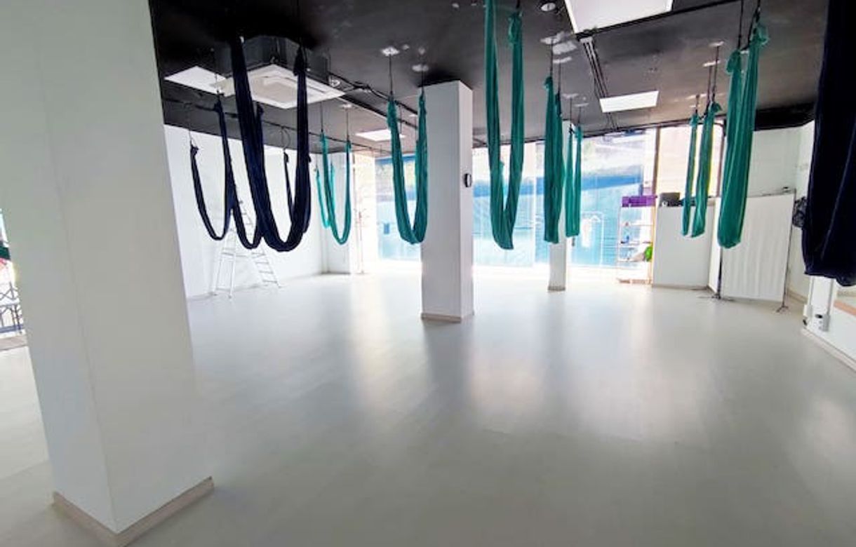 Sala de yoga para profesionales y talleres