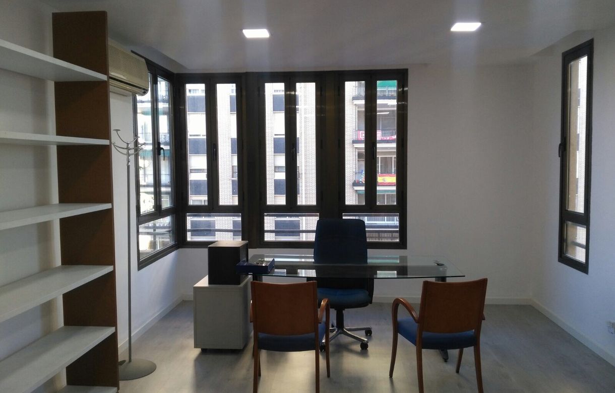 Oficinas Valencia en alquiler en un despacho privado. Alquiler en pleno centro de Valencia junto a la estación del Norte