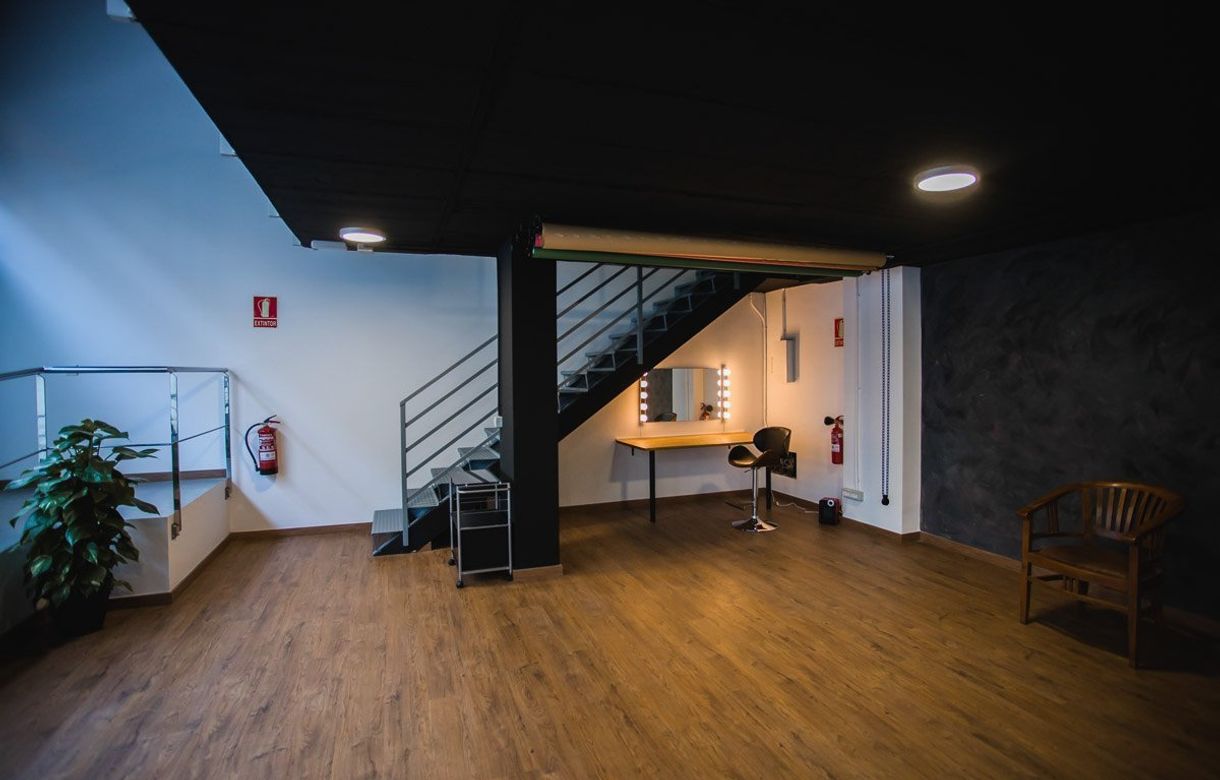 Alquiler Sant Boi de estudio de fotografía totalmente equipado. Alquiler a 15 minutos de Barcelona