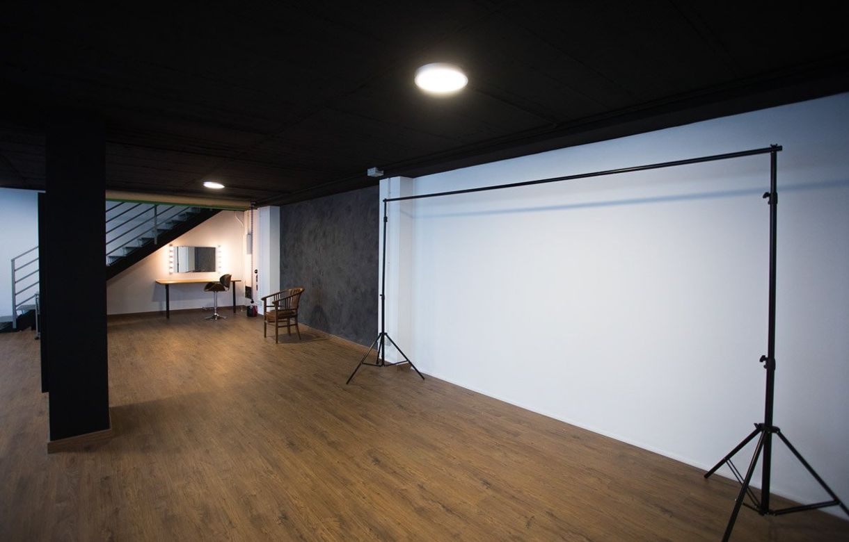 Alquiler Sant Boi de estudio de fotografía totalmente equipado. Alquiler a 15 minutos de Barcelona