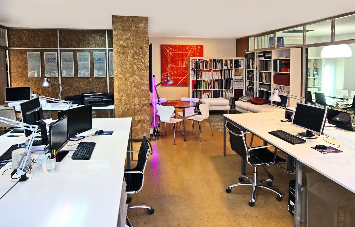 Alquiler en Argüelles | Oficina compartida | Espacio luminoso, tranquilo y equipado