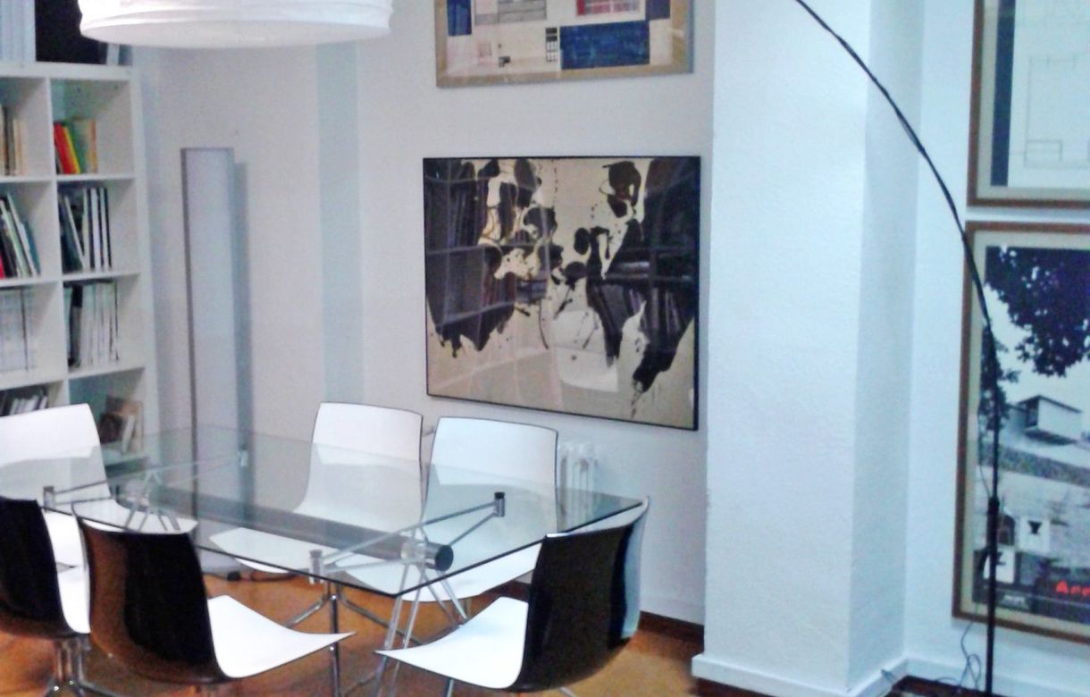 Alquiler en Argüelles | Oficina compartida | Espacio luminoso, tranquilo y equipado