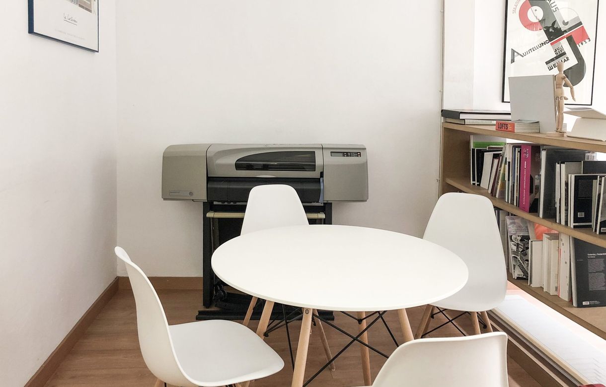 Espacio de trabajo en bonito y luminoso estudio compartido | Sants