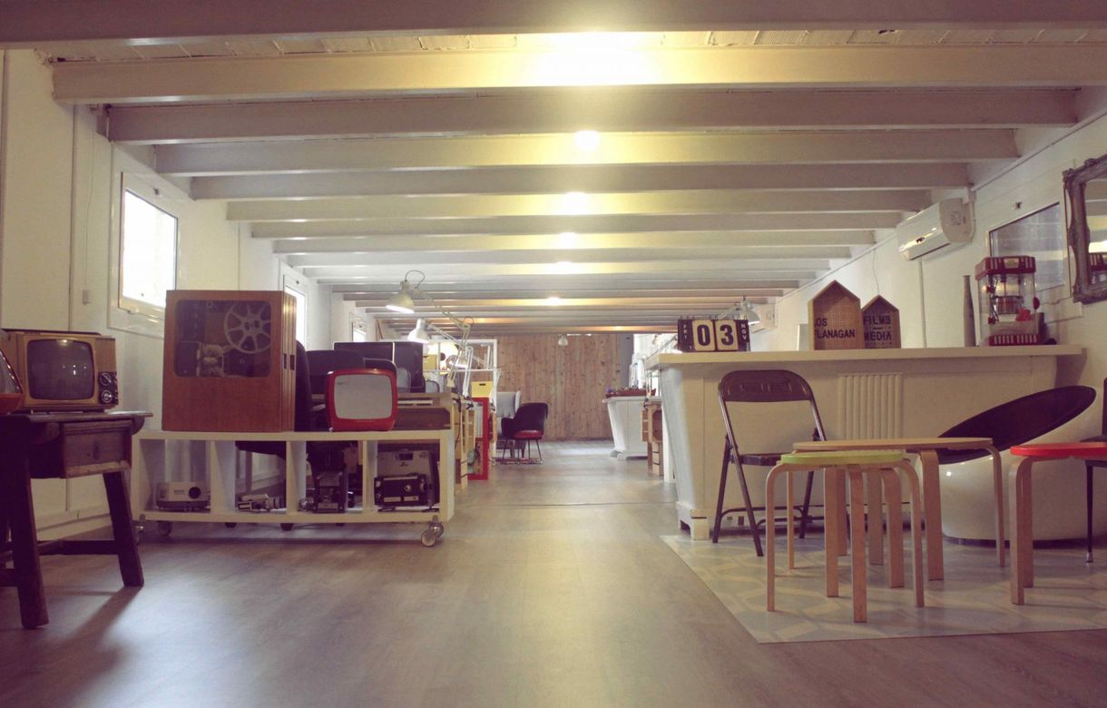 Los Flanagan | Empresa audiovisual | Alquiler Mesas de Trabajo