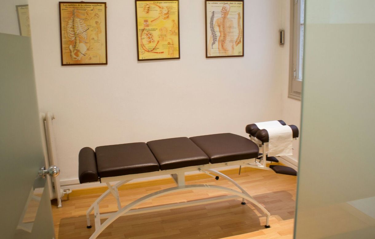 Alquiler de salas en centro de quiropráctica con recepción y conserje