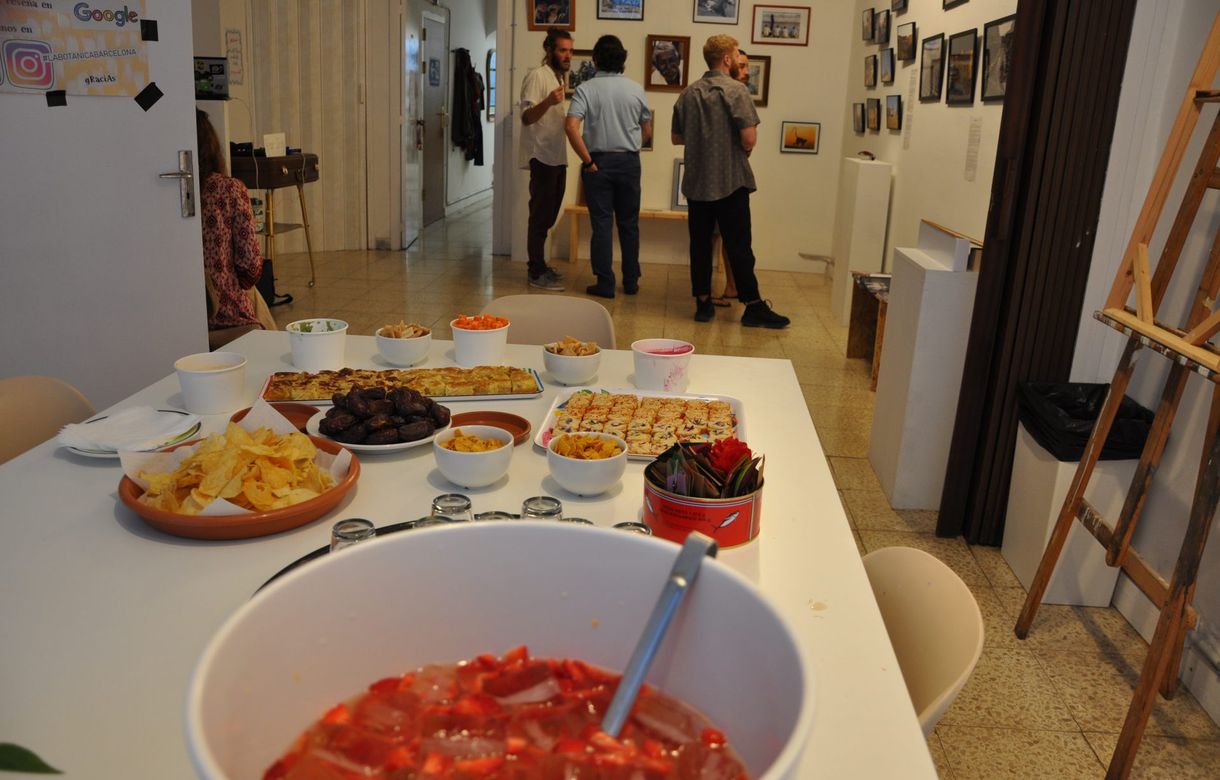 Atelier compartido para creativos con galería de arte, talleres y mercadillo artesano