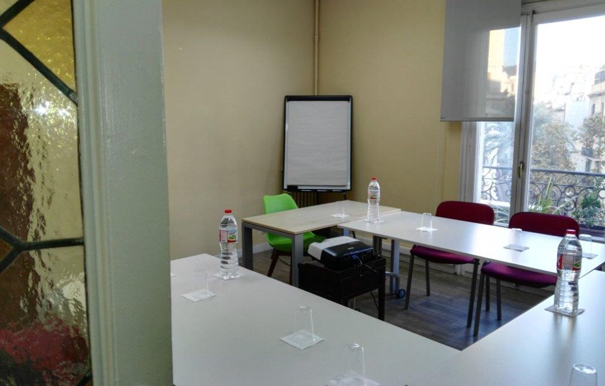 Despachos por horas + salas de formación + coworking