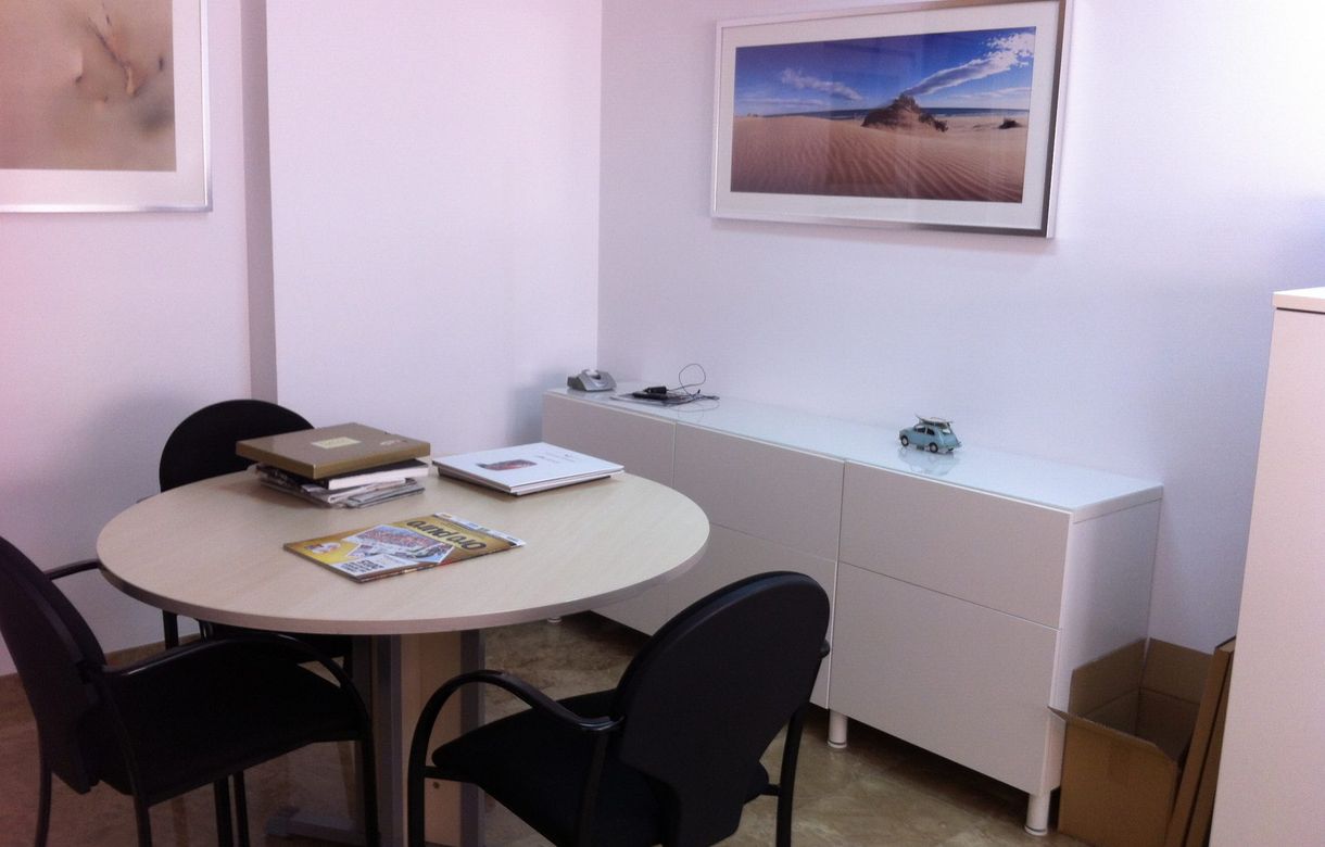 Alquiler oficina céntrica agradable y luminosa para compartir