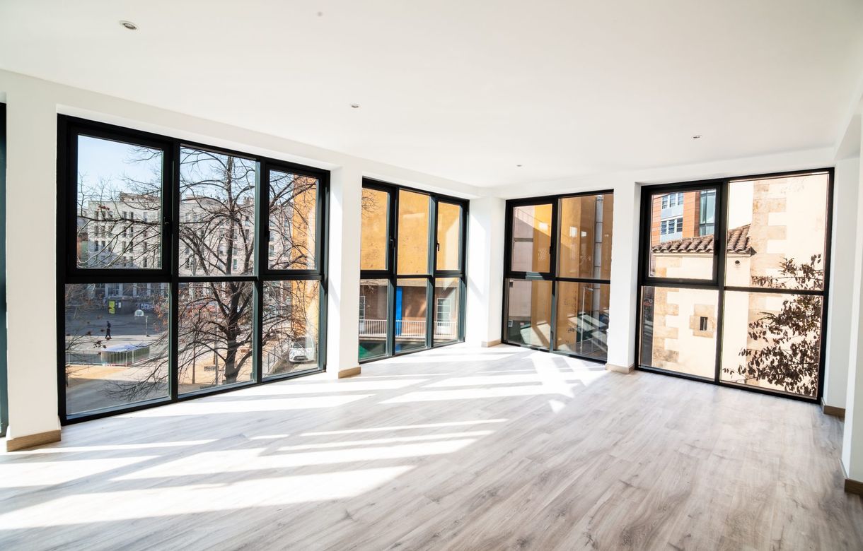 Oficina privada en alquiler + despacho para 6