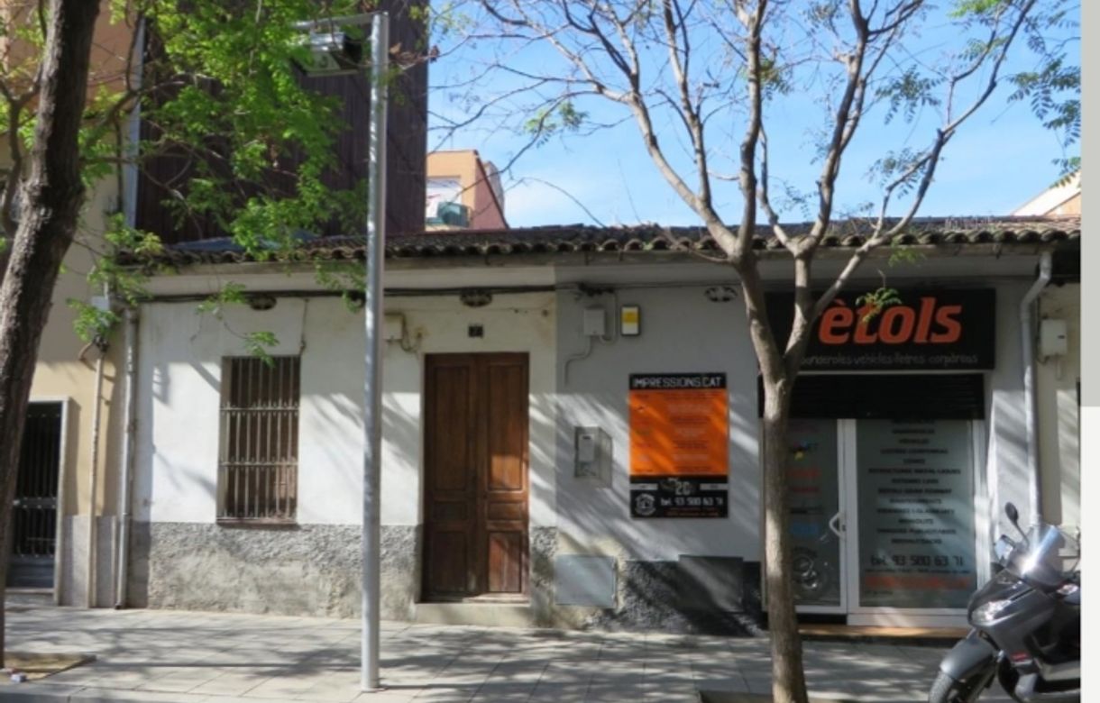 Local en Cerdanyola para artesanos y artistas 80m²