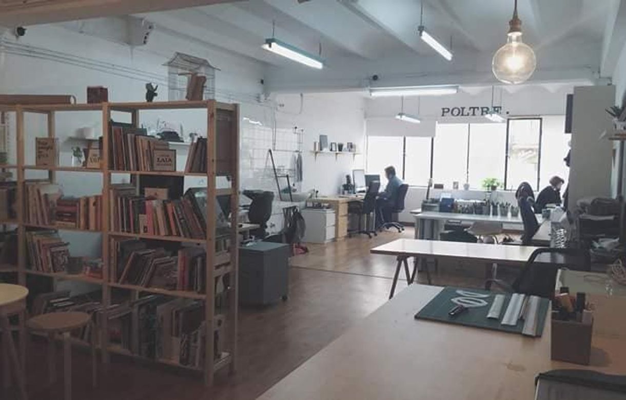 Estudio en Gracia compartido | Alquiler de mesa