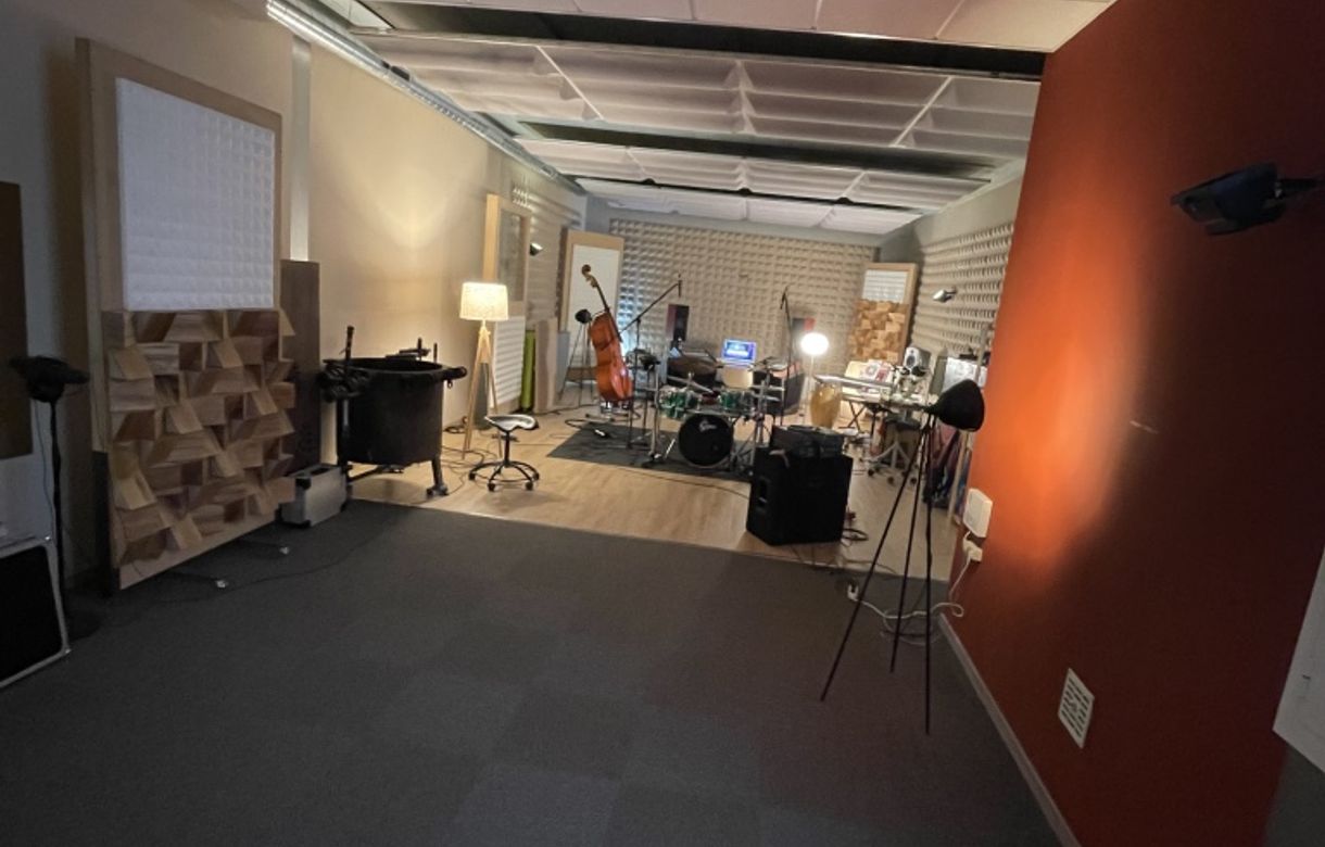Alquiler estudio de grabación musical y espacio de ensayo | SAUNSGUT