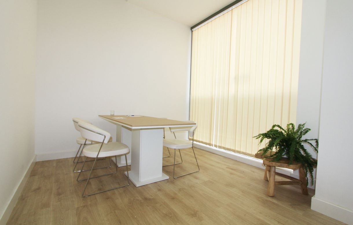 Alquiler oficina de diseño y luminosa