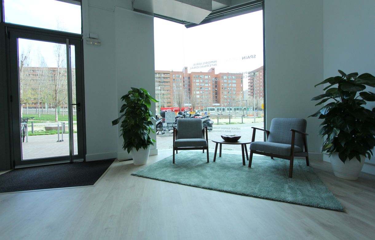 Alquiler oficina de diseño y luminosa