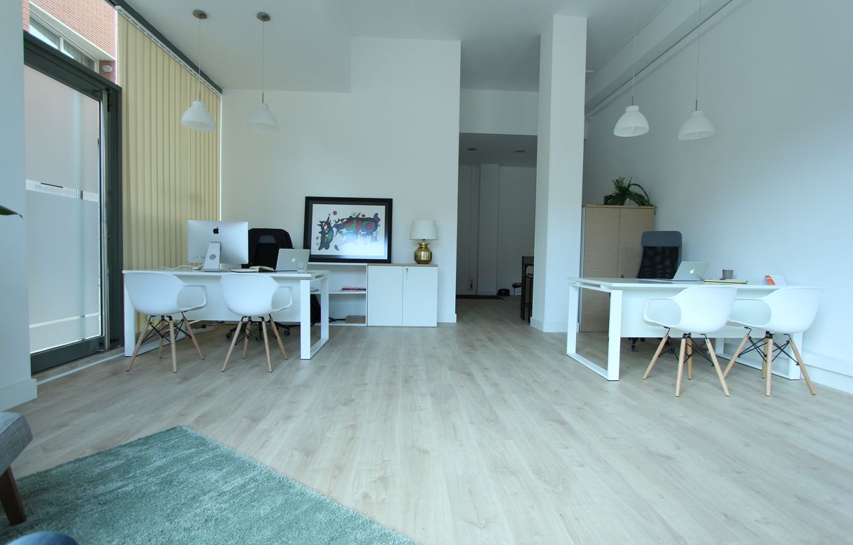 Alquiler oficina de diseño y luminosa