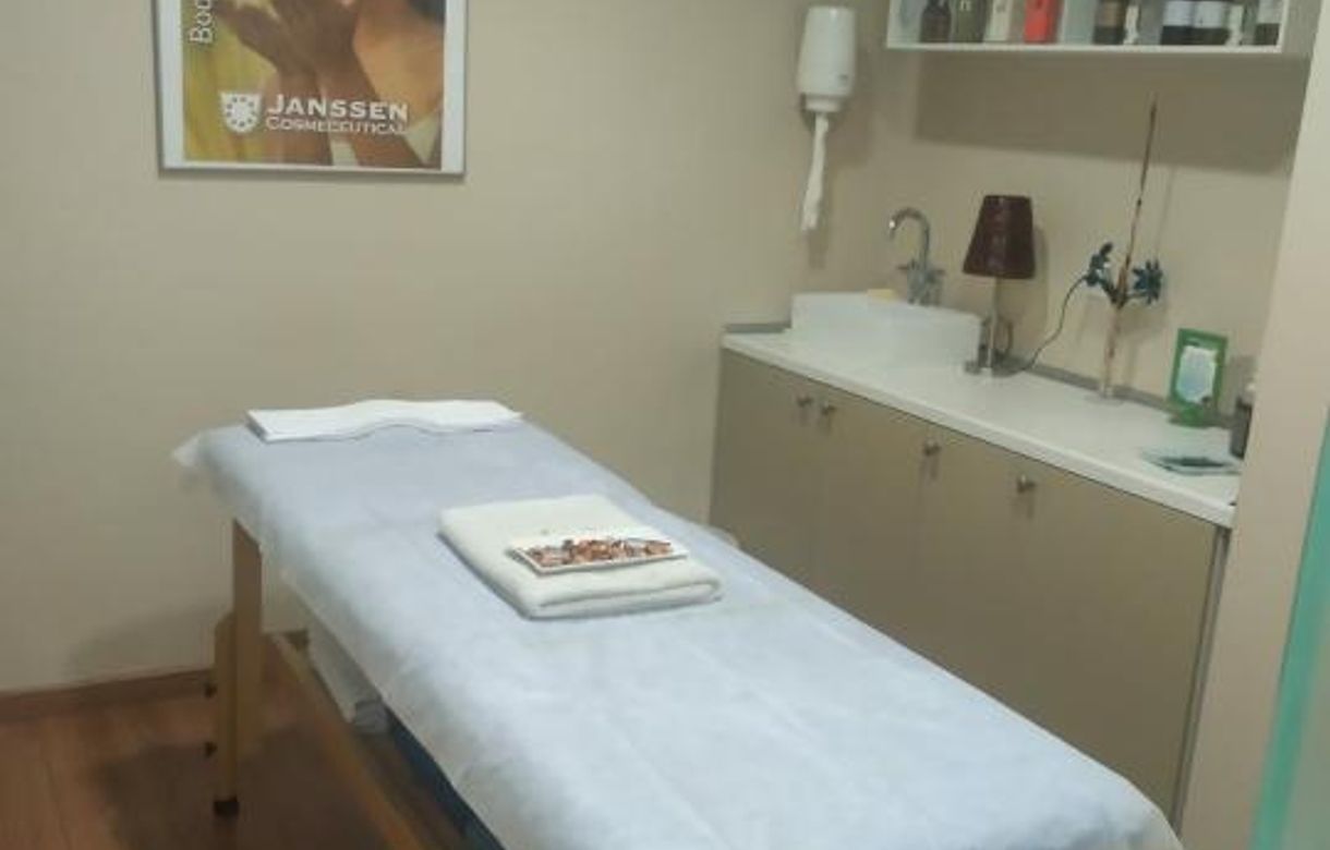 Alquiler de sala tatuajes, fisioterapeutas, osteopatas, micropigmentación...