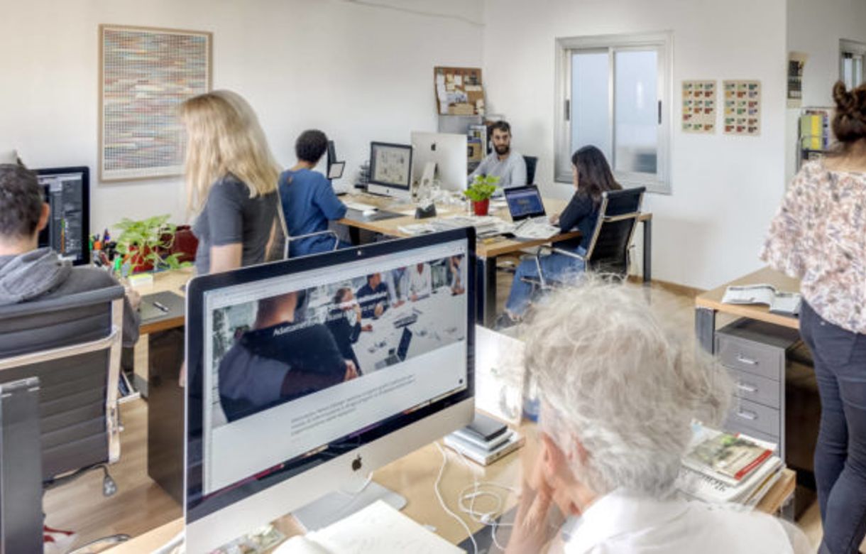 Estudio de diseño gráfico compartido