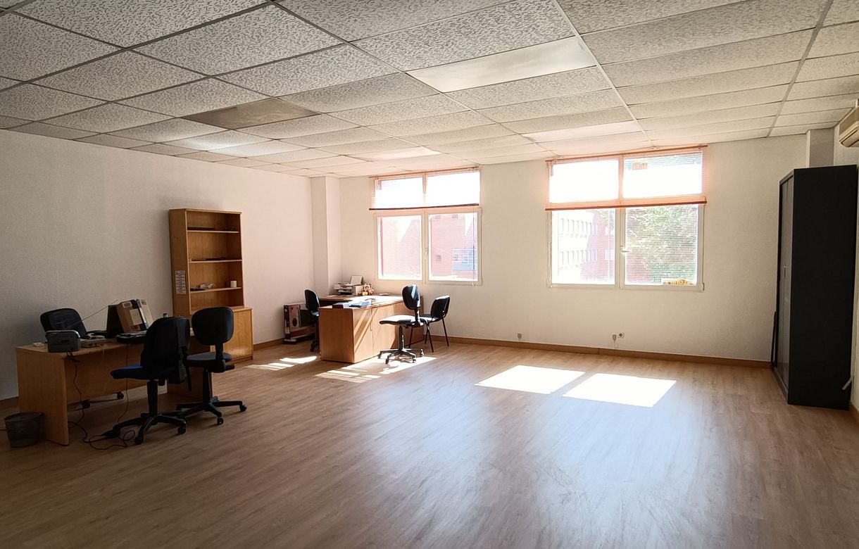 Oficina compartida Madrid muy luminosa