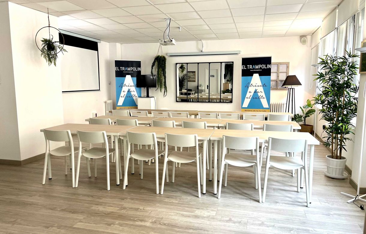Alquiler sala de reuniones Madrid | Multiusos