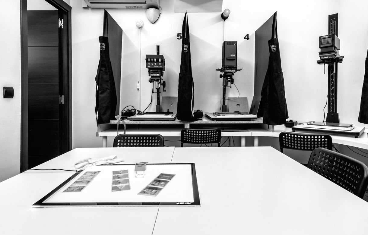 Laboratorio de fotografía analógica compartido