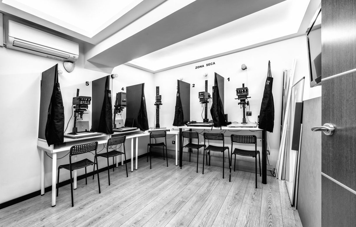 Laboratorio de fotografía analógica compartido