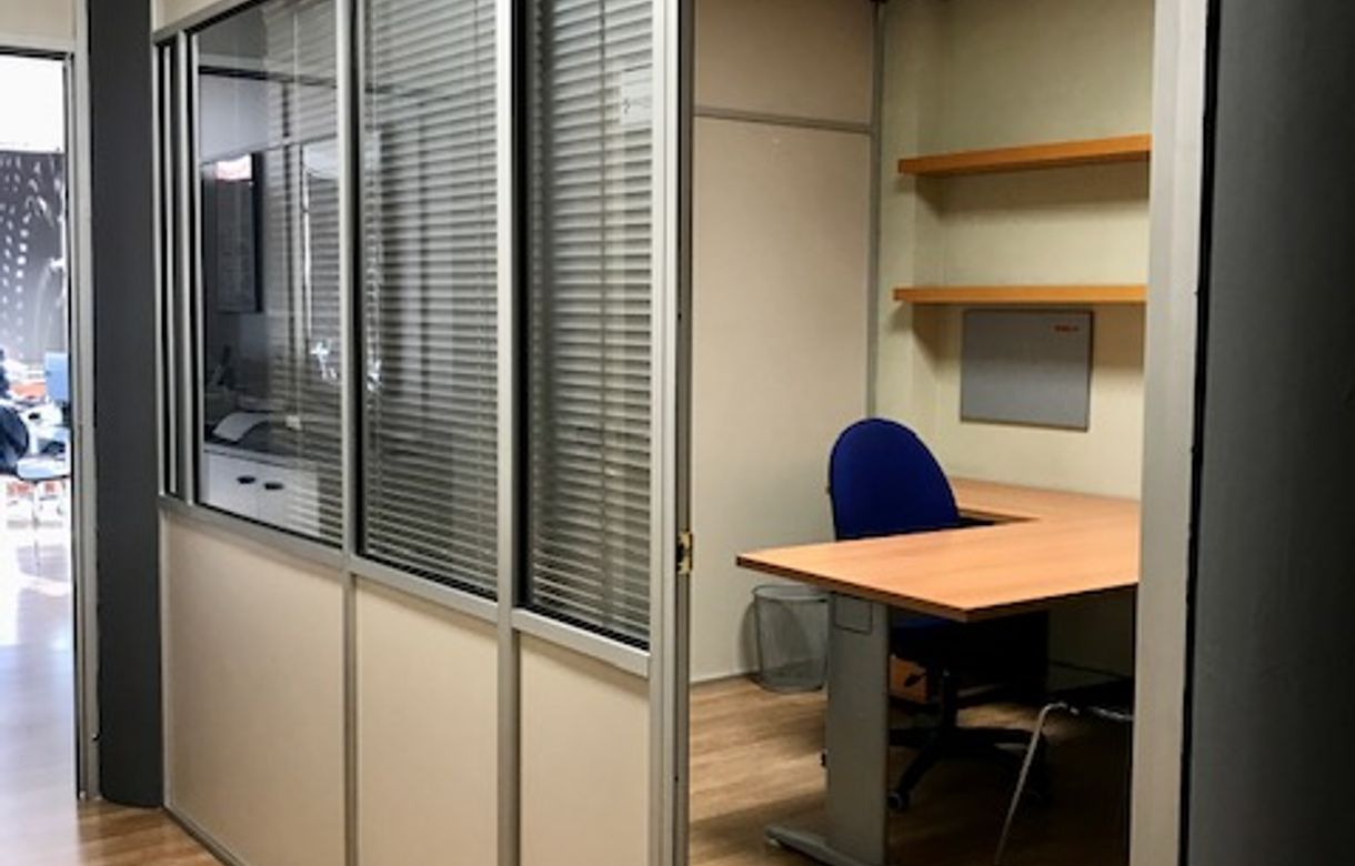 Alquiler oficina independiente en Barcelona en un despacho compartido