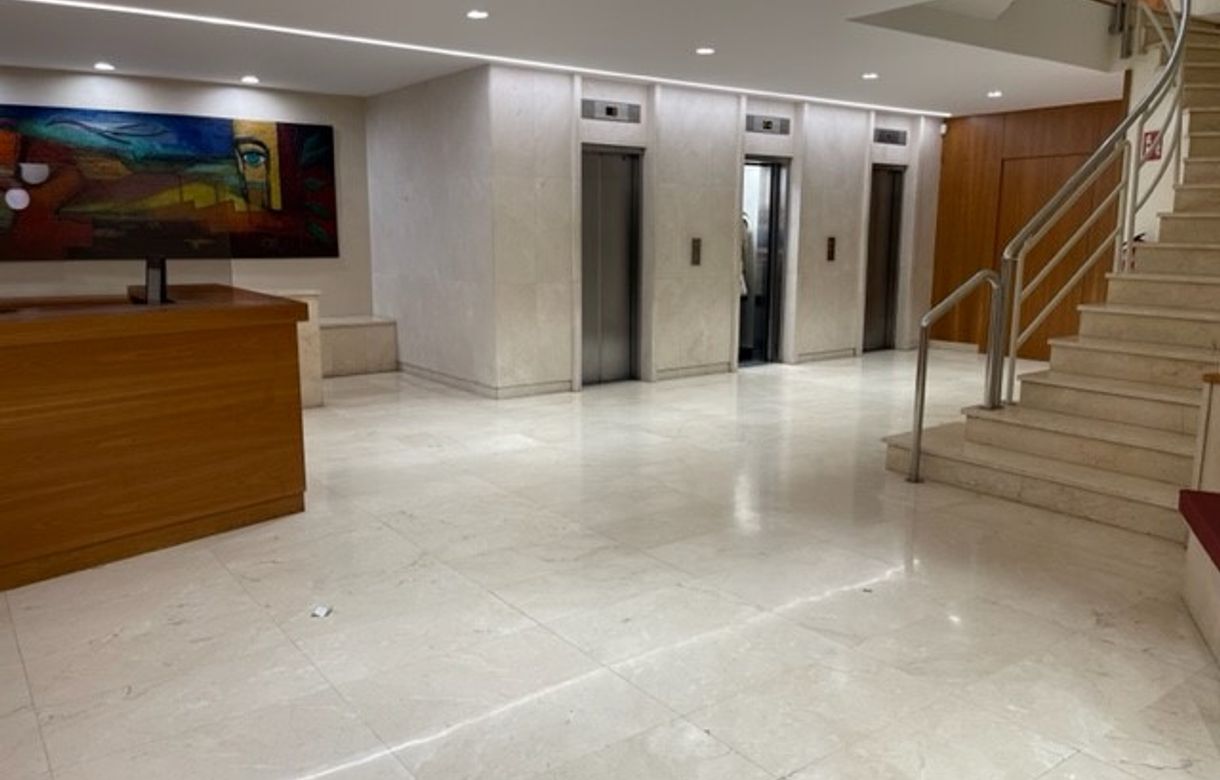 Alquila oficina en pleno centro despacho de abogados