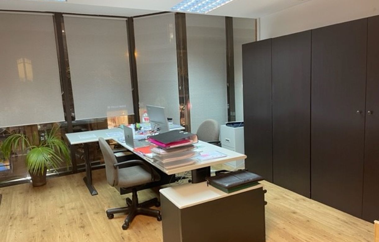 Alquila oficina en pleno centro despacho de abogados