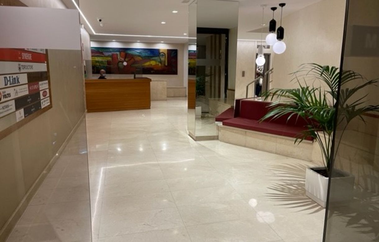 Alquila oficina en pleno centro despacho de abogados