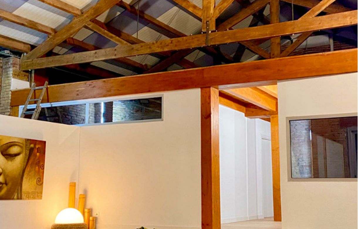 Alquiler salas terapias Barcelona | Sala de yoga y ejercicio terapéutico | Consulta | Piscina