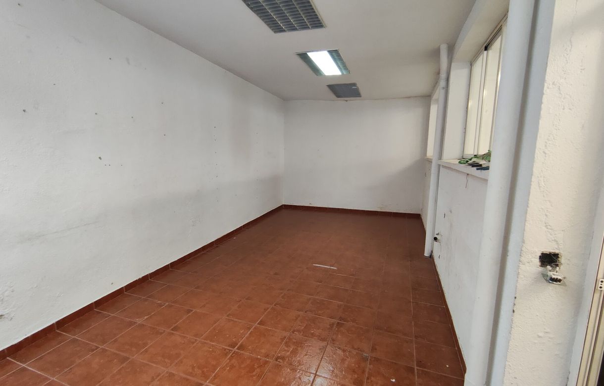 Alquiler estudio taller Madrid | Estudio taller artístico en Valdeacederas, Madrid.