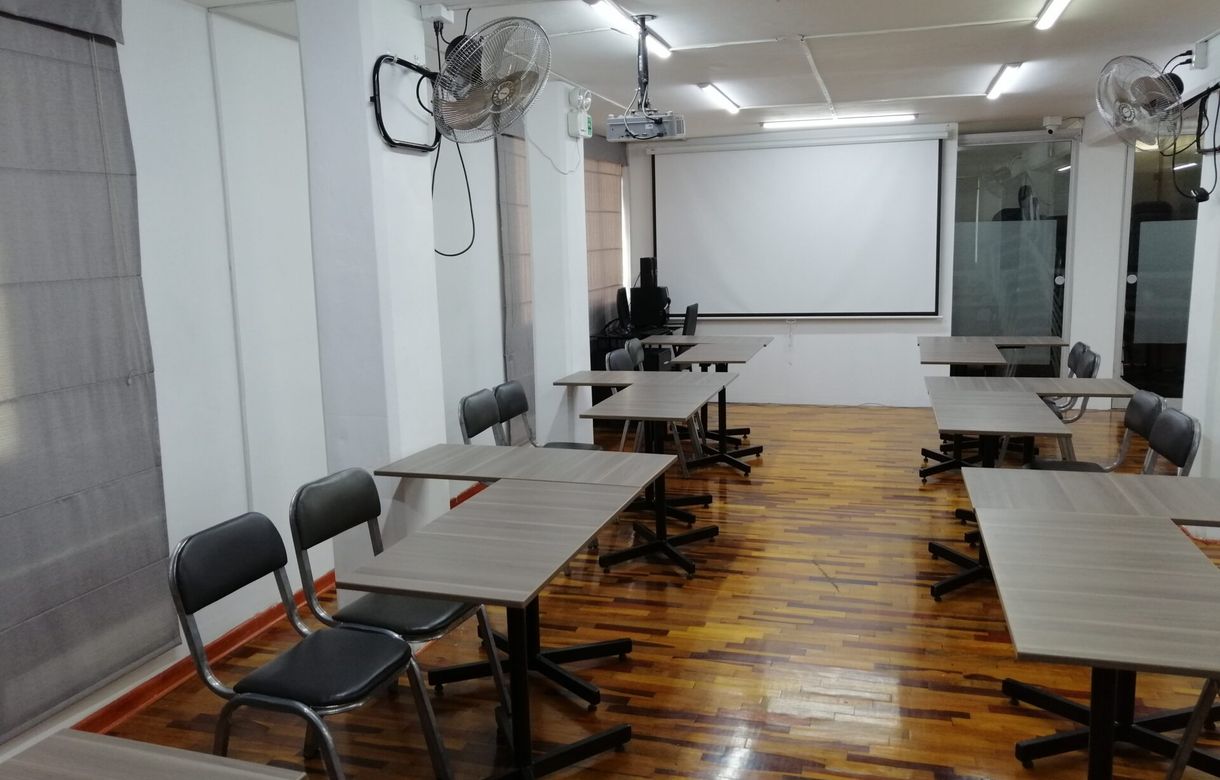 Alquiler oficinas por horas Lima | ¡Coworking oficina compartida en Lince!
