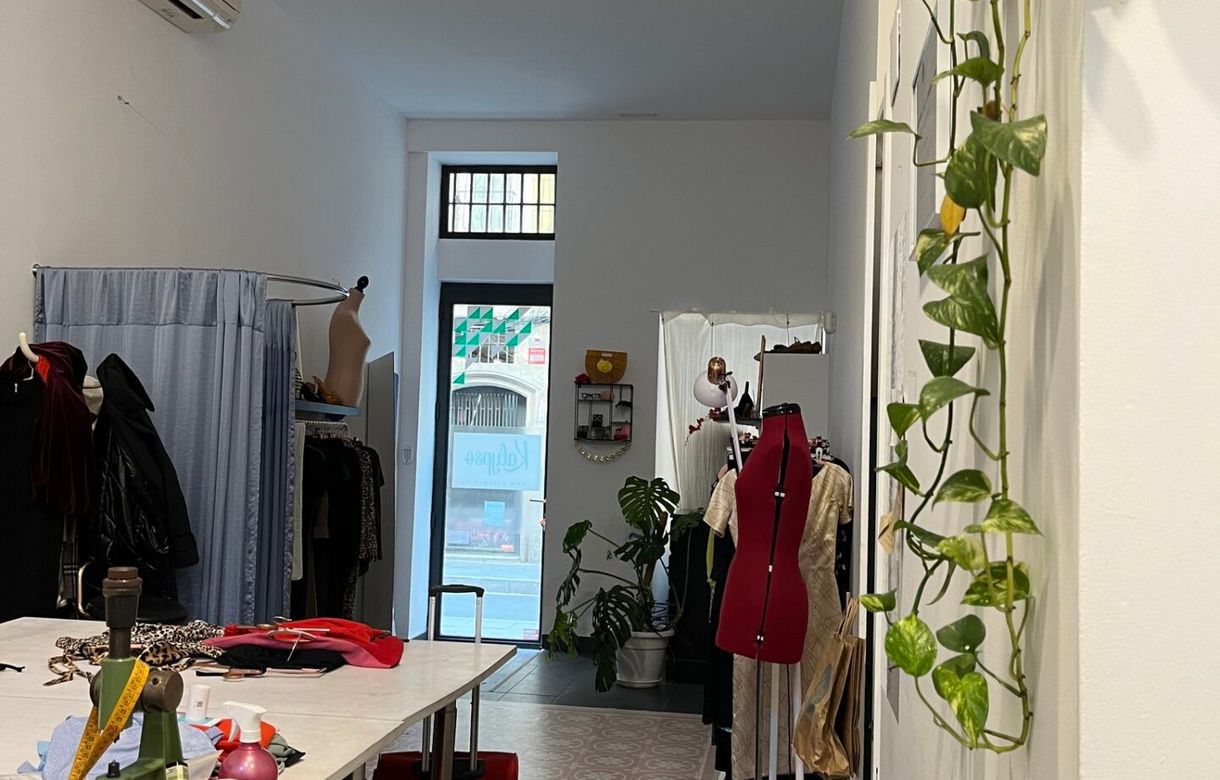Atelier ropa | Con escaparate y patio exterior para compartir