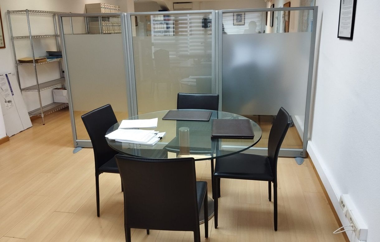 Gabinete pericial compartido | Mesa en Despacho