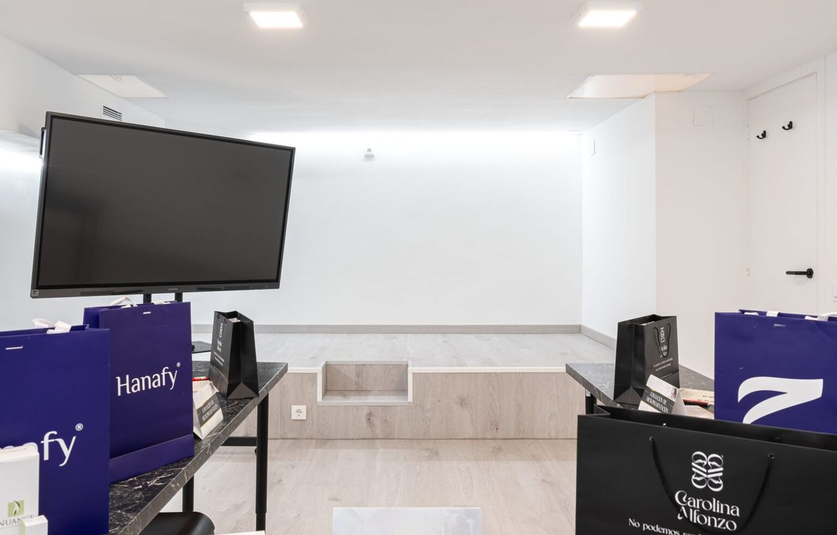 Alquiler sala formación Barcelona y conferencias | Prácticas Estética, Micropigmentación y Tatuajes