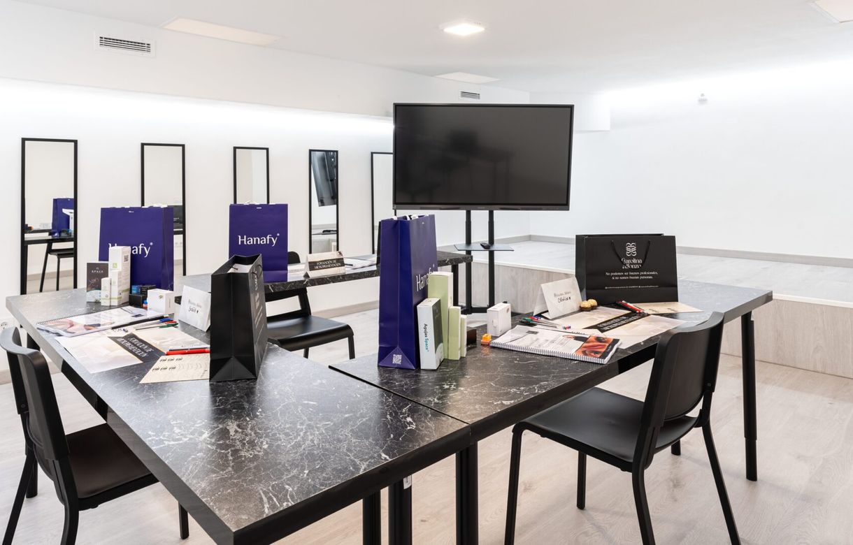 Alquiler sala formación Barcelona y conferencias | Prácticas Estética, Micropigmentación y Tatuajes