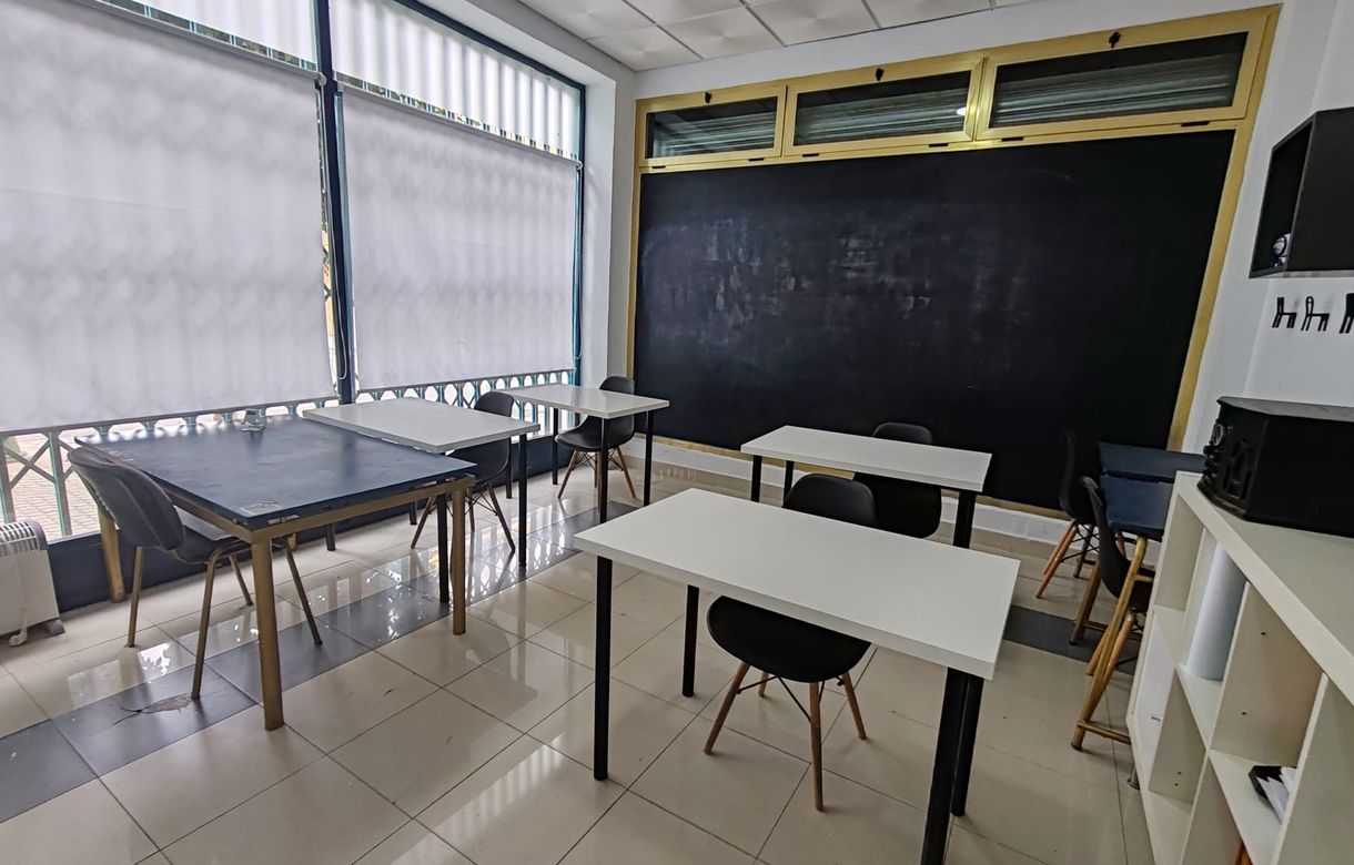 Alquiler aulas Sevilla | Con proyector y equipadas