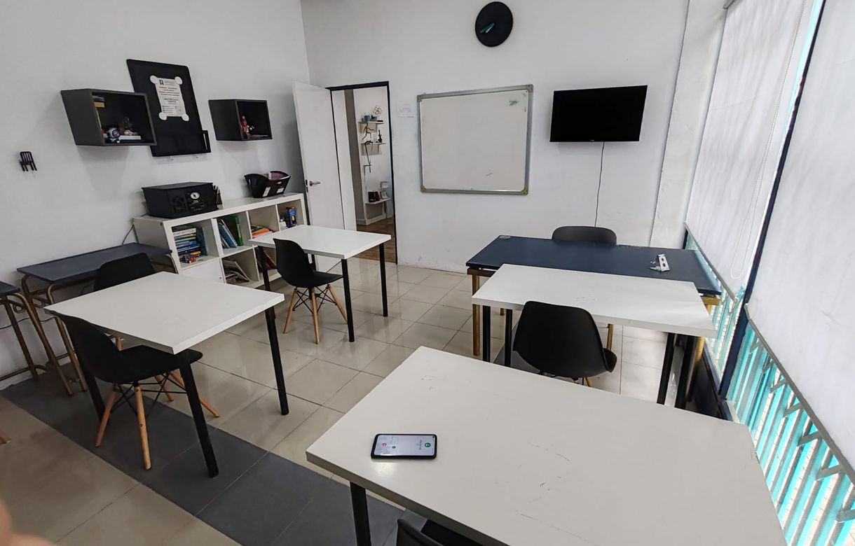 Alquiler aulas Sevilla | Con proyector y equipadas