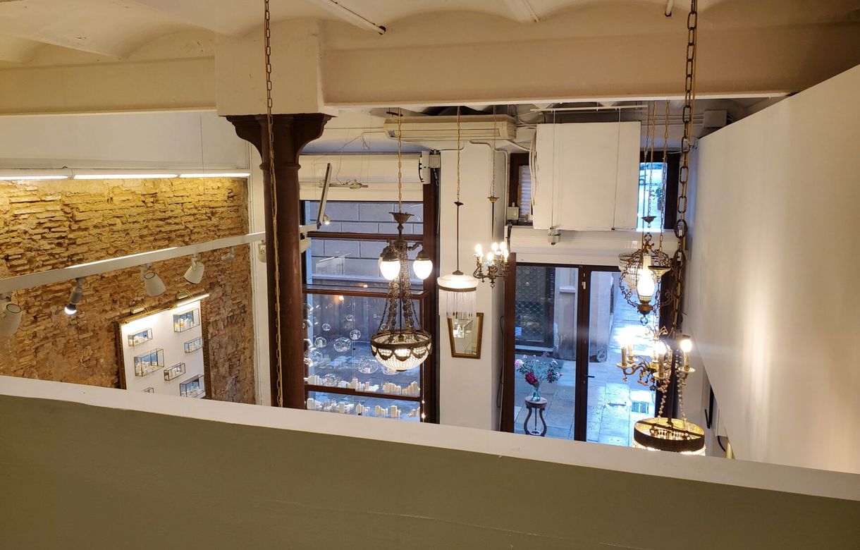 Alquiler altillo en bonito local del Born