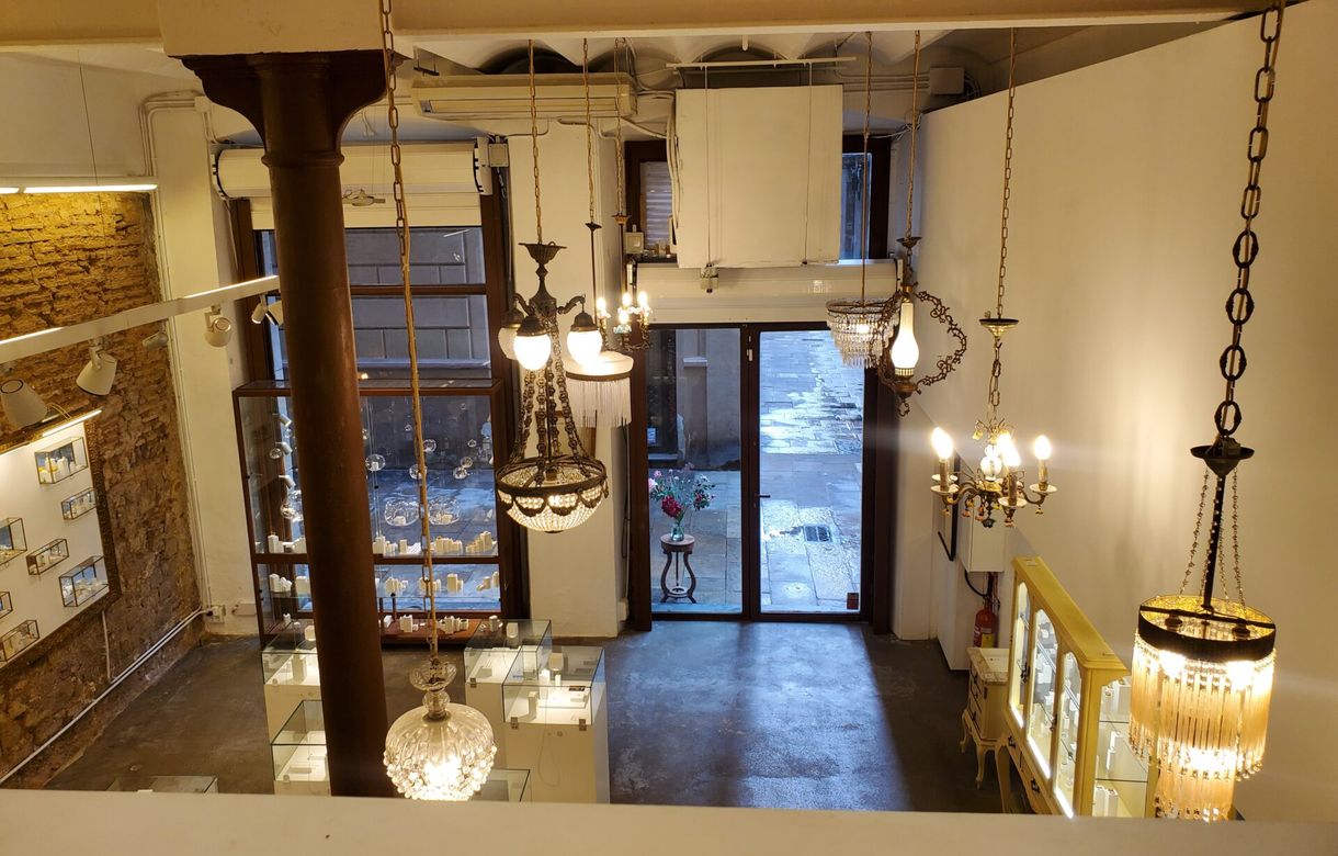 Alquiler altillo en bonito local del Born